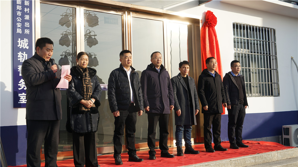 1禹校长主持典礼.jpg